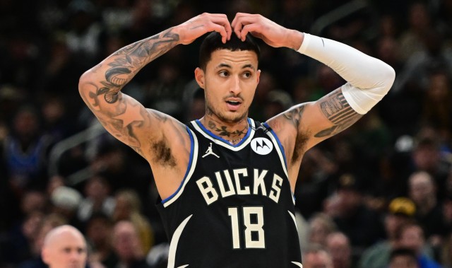 KY开云官网体育下载-没有存在感！库兹马替补21分钟1中1仅拿2分2助1帽 正负值-37最低