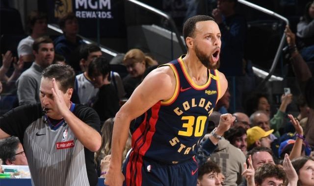 大变脸！完全体勇士冲刺逼近湖人，科尔队史封王