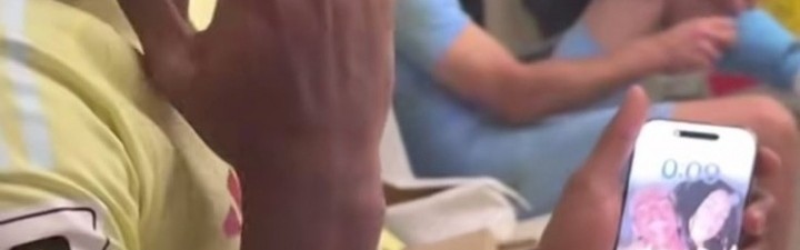 KY开云官网体育下载-亚马尔13天分手传闻破灭，手机壁纸仍为新女友合影