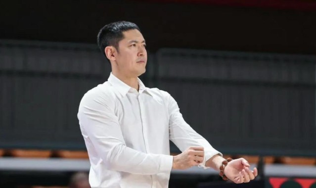 KY开云官网-29分惨败！北控防守倒数+张庆鹏弃用八年老臣，将帅不合摆上台面