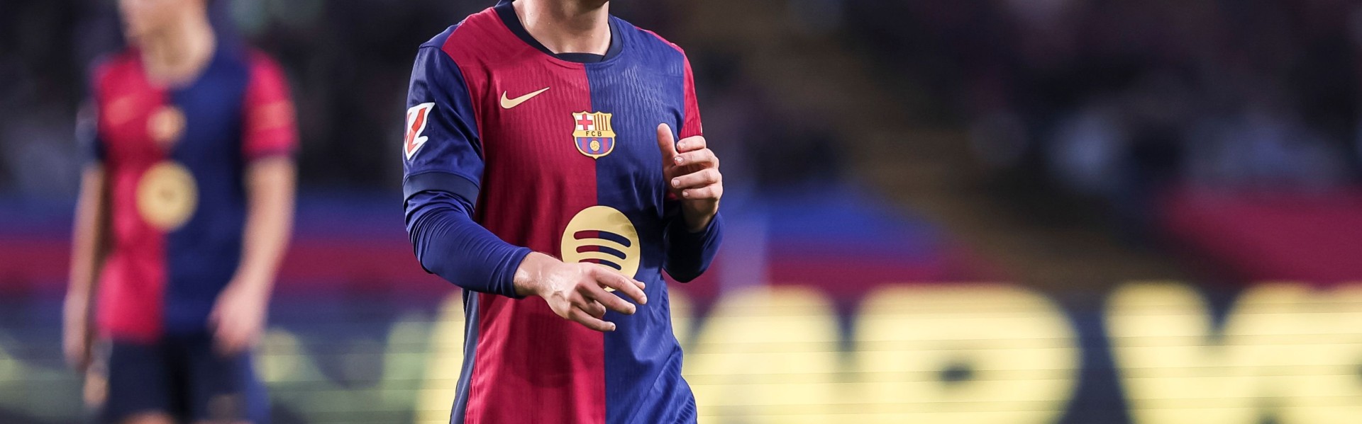 英媒：曼联加入卡萨多竞争行列，切尔西也对这名巴萨中场感兴趣