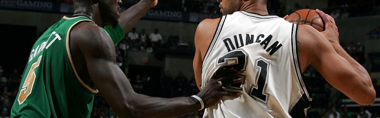 阿里纳斯：KG和邓肯怕和奥尼尔对位 所以他们去打4号位