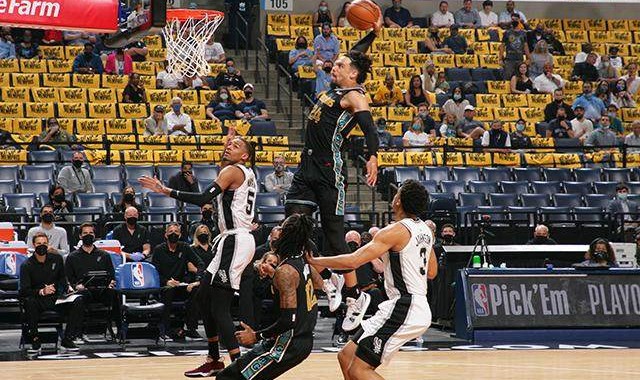 KY开云官网体育下载-【观察】连续2年无缘季后赛 废墟之中，马刺苦等光明