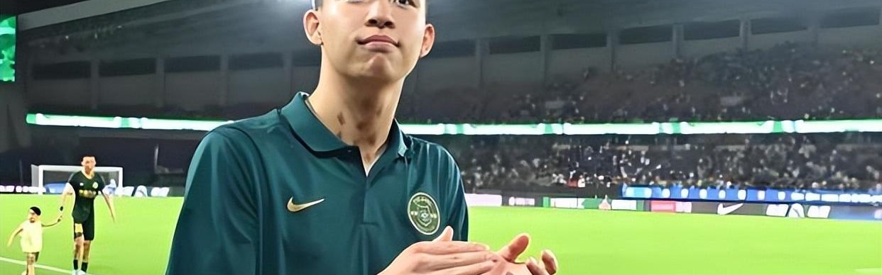 KY开云官网体育下载-他原本是上港本土后腰位置离队第一热门，如今却还没走，引发热议