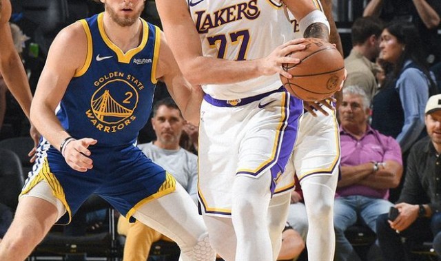 KY开云官网体育下载-东契奇生日夜26+6+8，詹皇准三双造2大纪录，湖人大胜勇士止3连败|勒布朗·詹姆斯|波士顿凯尔特人队|nba全明星赛|菲尼克斯太阳队|卢卡-东契奇_新浪体育_新浪新闻