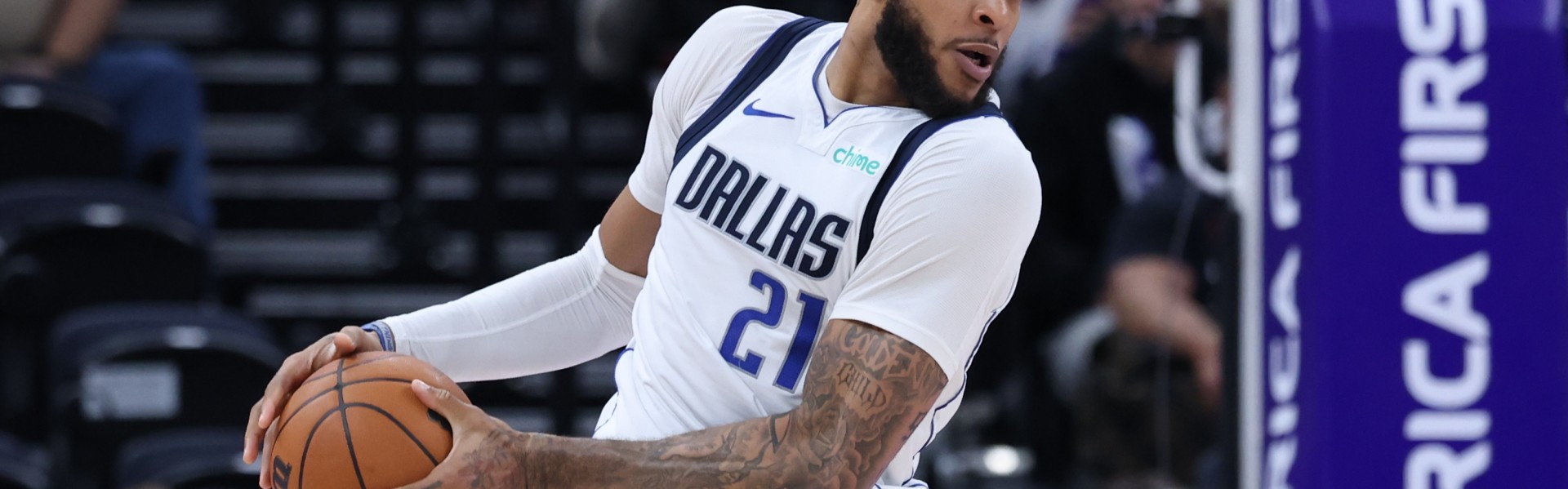 KY开云官网体育下载-美记：各队逐渐放弃追求浓眉 他的队友加福德成了最具吸引力内线